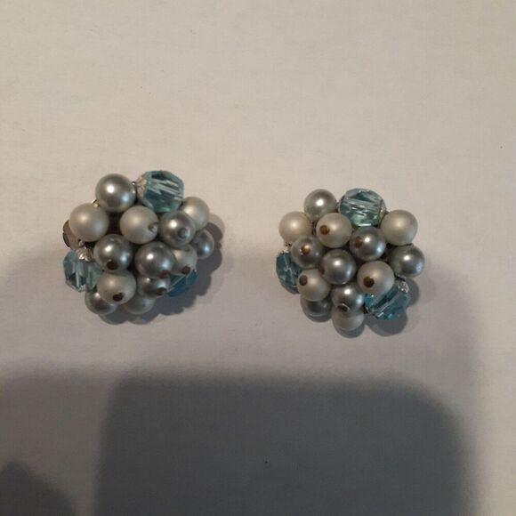Vintage Stamped Japan Silver White Blue Bead Clip On Earrings Metal Tone - Picture 4 of 5